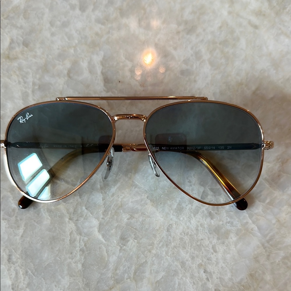 Ray-Ban Gold Aviator Sunglasses with Gradient Lenses